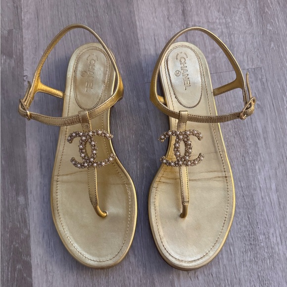CHANEL Gold CC Pearl Thong Sandals 38 - Picture 2 of 9